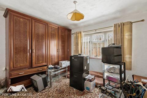 325 Carters Mead, Harlow, CM17 9HA