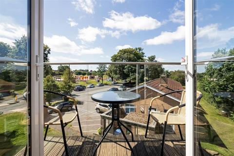 2 bedroom apartment for sale, Chaldon Road, Caterham CR3