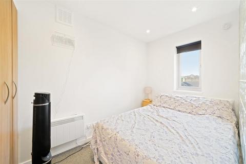 Studio for sale, Isis Close, Putney