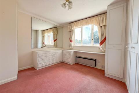 2 bedroom apartment for sale, Priory Court, Bushey Heath