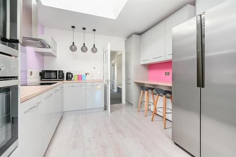 47 Downsway, Southwick, Brighton, BN42 4WA