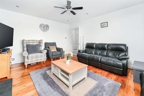47 Downsway, Southwick, Brighton, BN42 4WA