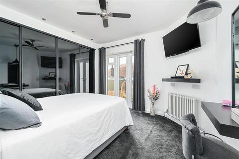 47 Downsway, Southwick, Brighton, BN42 4WA