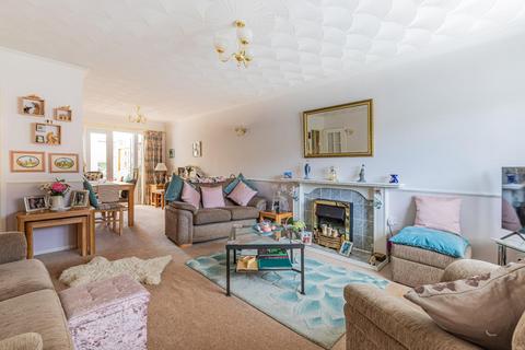 10 Barrians Way, Barry, CF62 8JG