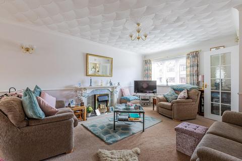 10 Barrians Way, Barry, CF62 8JG