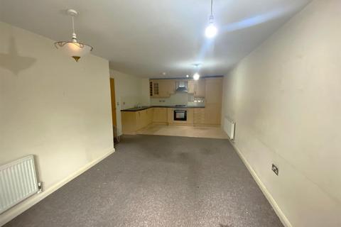 2 bedroom flat to rent, Alexandra Apartments, Manchester M16