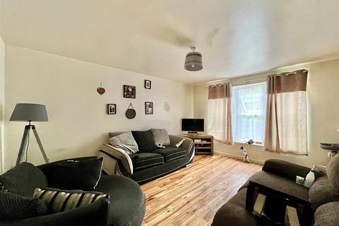 2 bedroom apartment for sale, Bishops Castle Way, Gloucester GL1