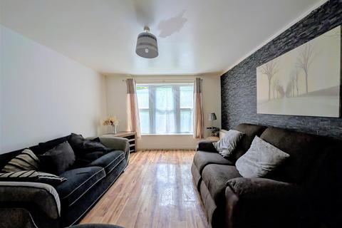 2 bedroom apartment for sale, Bishops Castle Way, Gloucester GL1