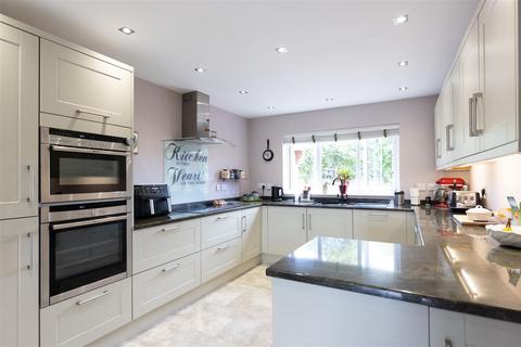 4 bedroom detached house for sale, Redhill Close, Wellesbourne