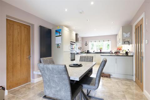 4 bedroom detached house for sale, Redhill Close, Wellesbourne