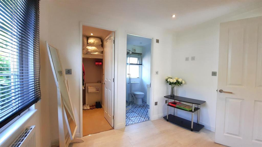 Ensuite2.jpg