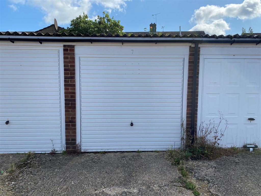 7 Wentworth Road Garage.jpg