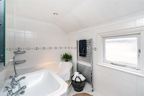 15 Baronsfield Road, Twickenham, TW1 2QT