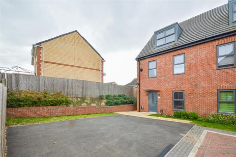 4 bedroom semi-detached house for sale, Ferestone Court, Pontefract WF8