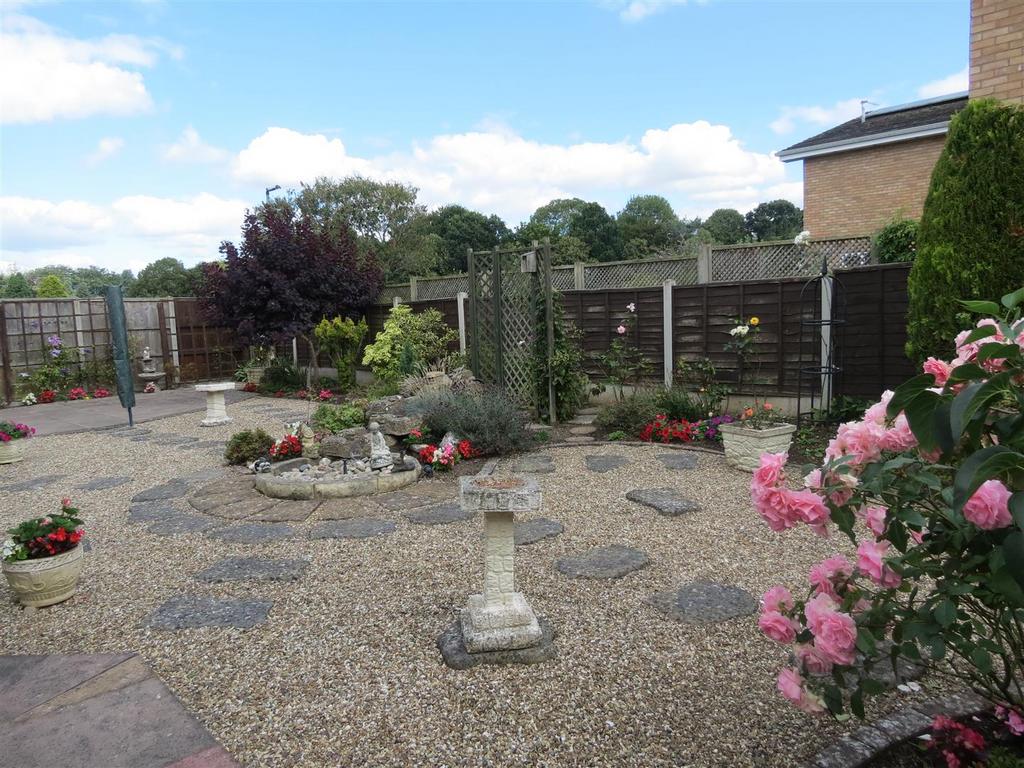 9 Saltney Close - Garden.JPG