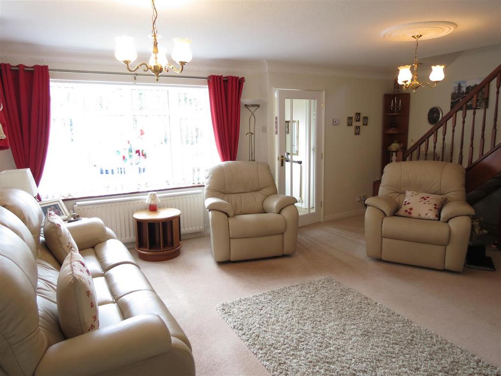 9 Saltney Close - Lounge 2.JPG