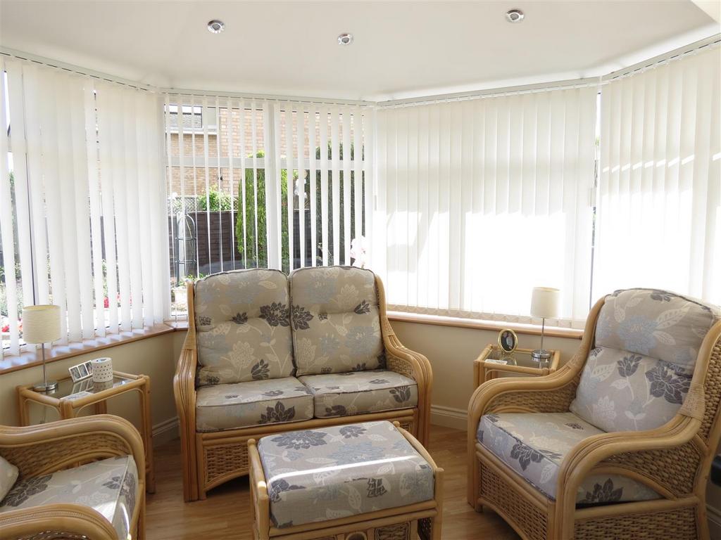 9 Saltney Close - Garden room.JPG