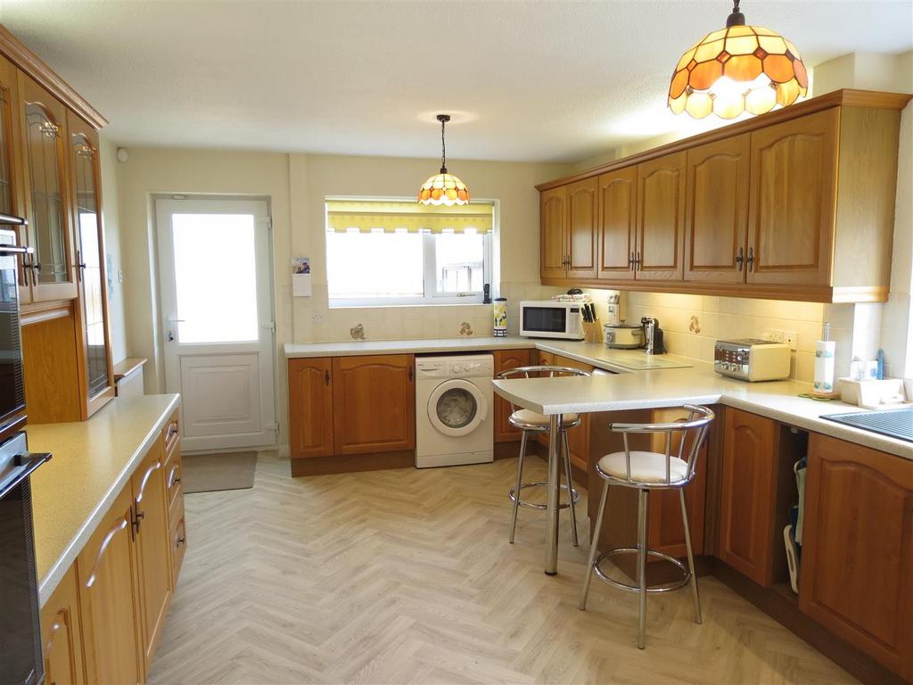 9 Saltney Close -Kitchen.JPG