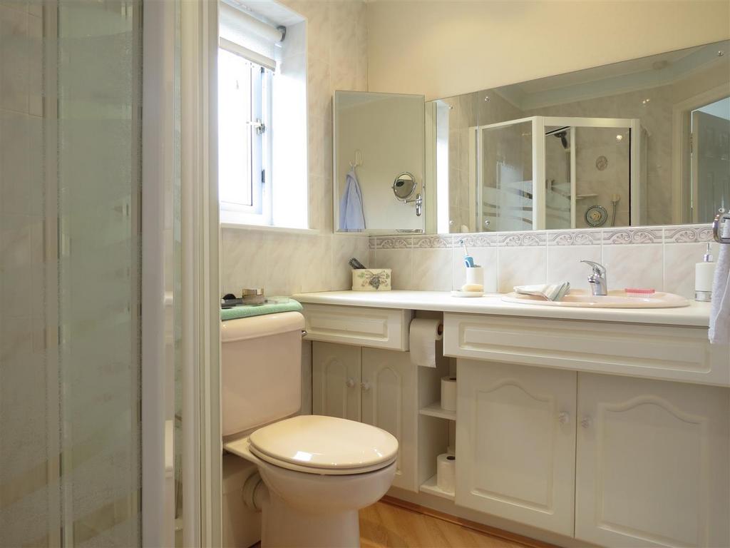 9 Saltney Close - Ensuite.JPG