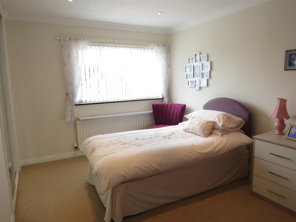 9 Saltney Close - Bed 2.JPG