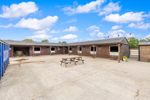 Equestrian property to rent, Bonnetts Lane, Crawley RH11