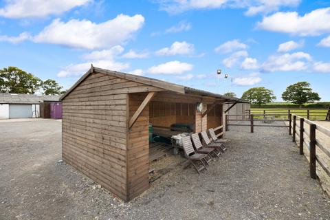 Equestrian property to rent, Bonnetts Lane, Crawley RH11