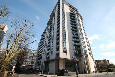 3 bedroom apartment to rent, Centenary Plaza, Birmingham B1