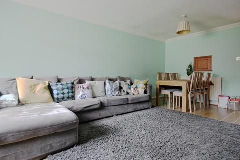 17 Kinder Close, London, SE28 8HG