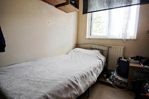 17 Kinder Close, London, SE28 8HG