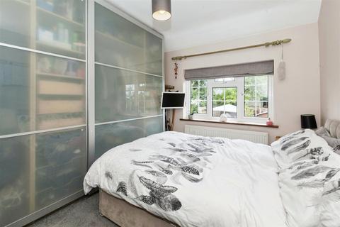 40 Aldbourne Road, Burnham, Slough, SL1 7NJ