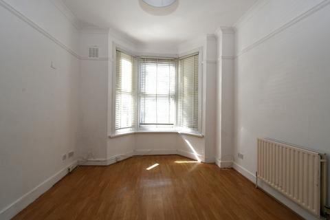 2 bedroom ground floor flat to rent, Nutfield Road, London, E15