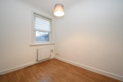 2 bedroom ground floor flat to rent, Nutfield Road, London, E15