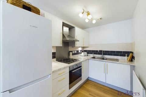 1 bedroom apartment for sale, Harrow Close, Addlestone, Surrey, KT15