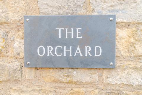 undefined, Helmdon Brackley, Northants, NN13 5QA