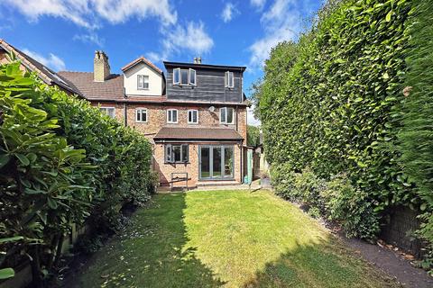 4 bedroom end of terrace house for sale, Nursery Avenue, Hale