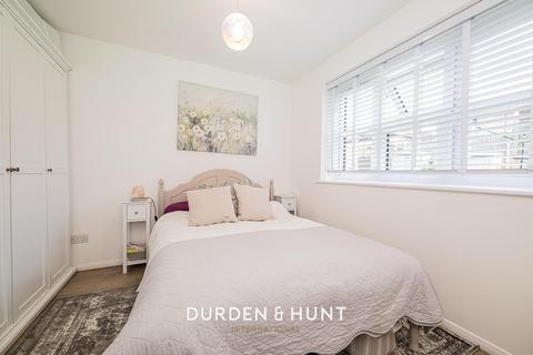 10 Orchid Close, Abridge, Romford, RM4 1DF
