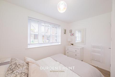 10 Orchid Close, Abridge, Romford, RM4 1DF