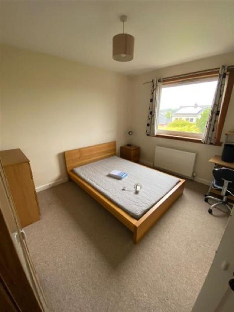 Bedroom 1.jpg