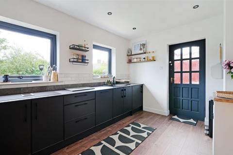 2 Laverdene Drive, Sheffield, S17 4HH