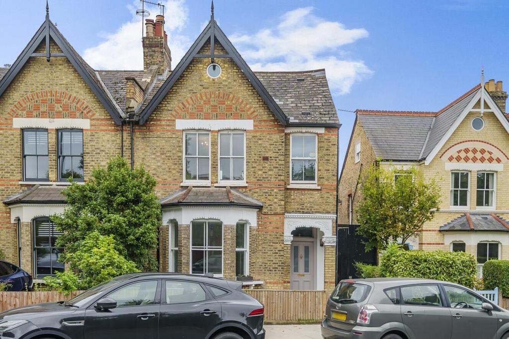 South Croxted Road, West Dulwich 3 bed flat - £775,000