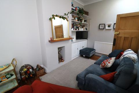 2 bedroom flat to rent, Upper Tooting Road, London SW17