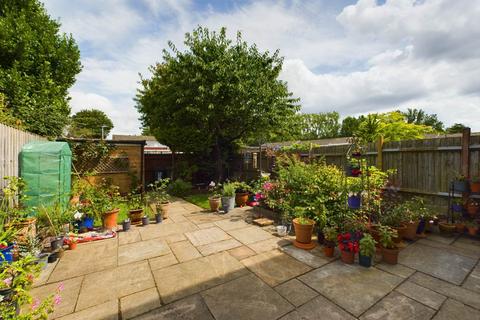 14 Aycliffe Drive, Hemel Hempstead, HP2 6DE