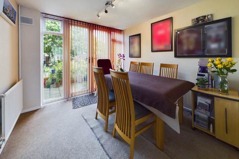 14 Aycliffe Drive, Hemel Hempstead, HP2 6DE