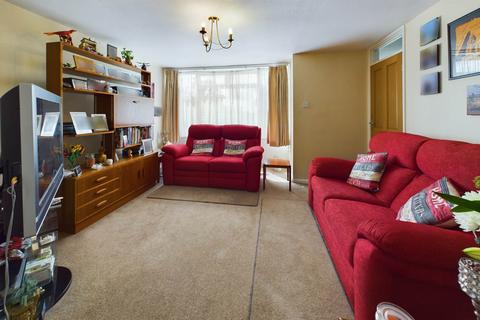 14 Aycliffe Drive, Hemel Hempstead, HP2 6DE