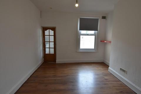 4 bedroom terraced house to rent, Neath Road, Bristol BS5