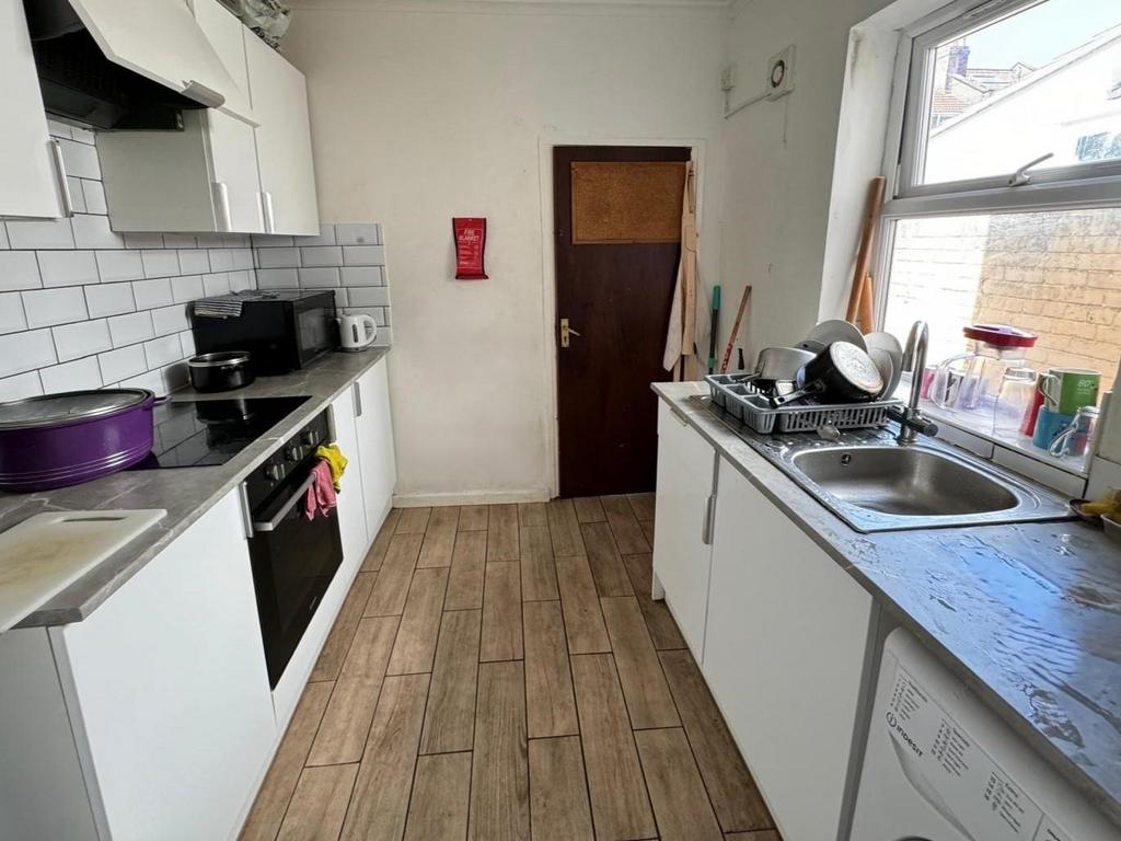 Neath - Kitchen.jpeg