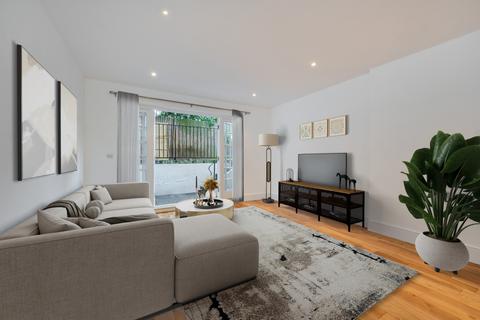 2 bedroom semi-detached house for sale, Lyndhurst Way, The Coach House, Peckham Rye, London, SE15