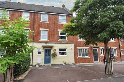 5 bedroom terraced house for sale, Trent Square, Gillingham