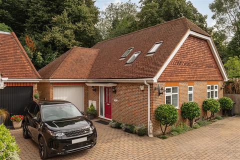 4 bedroom detached bungalow for sale, Copleigh Drive, Tadworth KT20