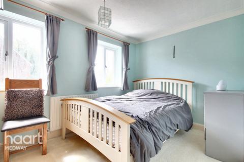 15 Carpenters Close, Rochester, ME1 2QH